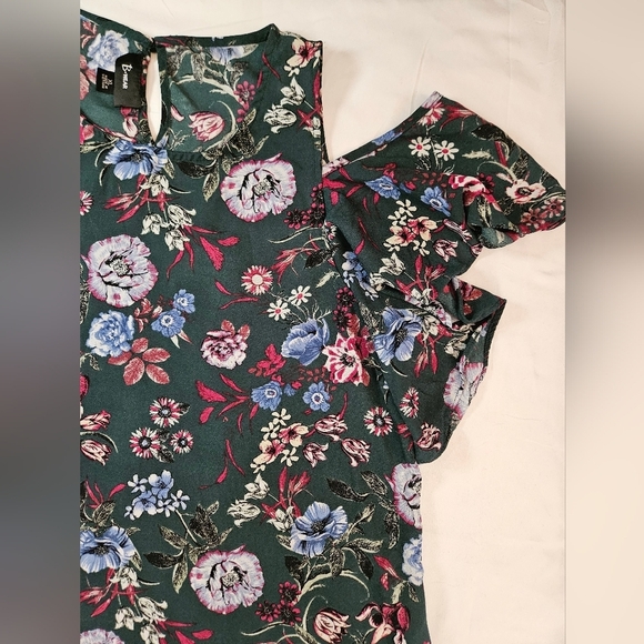 B Wear Womens Green Floral Cold Shoulder Short Sleeve Blouse Size XL - Picture 2 of 10